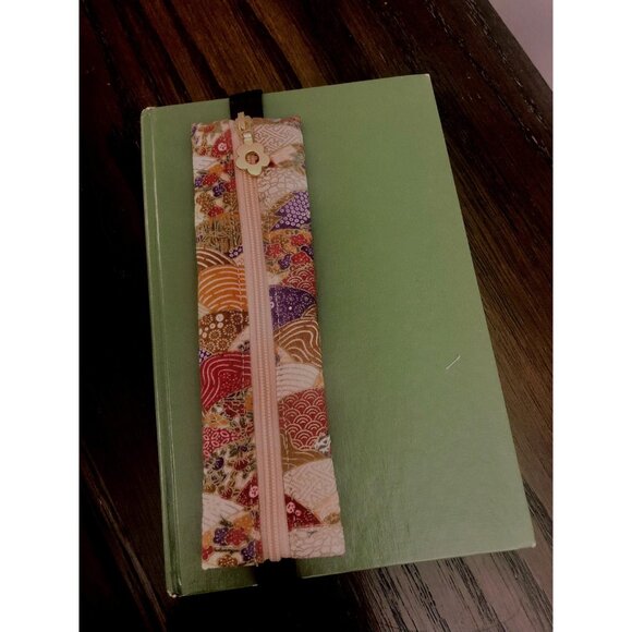 Attachable elastic bookmark pen holder with zipper, pen case, Japanese style - Picture 2 of 10